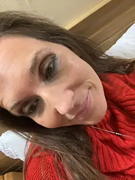 Snapshot of Lwhite1 chatting on October 10, 11:31 pm Lwhite1 online show from October 10, 11:31 pm