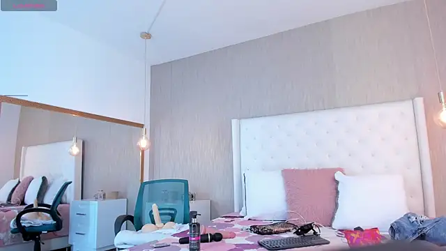 emily parkerr online show from April 15, 7:58 pm