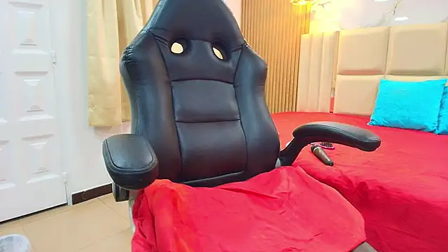 Anabella Thompson online show from April 17, 11:45 am