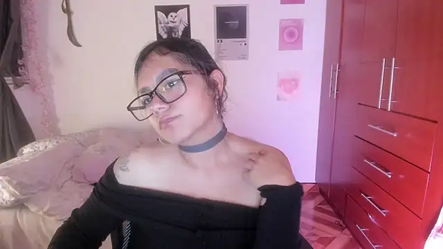 StephaniFox online show from December 19, 2:27 am