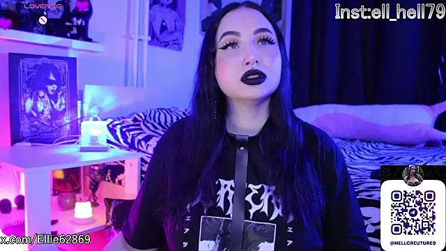 Snapshot of Kitty_goth chatting on October 24, 6:48 pm Kitty goth online show from October 24, 6:48 pm