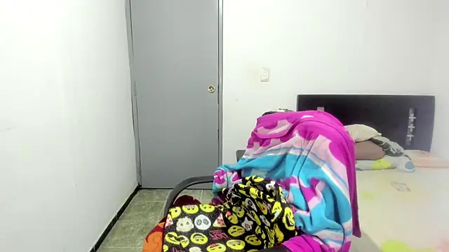 Snapshot of EmmaHole_ chatting on September 27, 3:47 am EmmaHole online show from September 27, 3:47 am