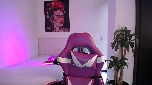 esmeraldaa230 online show from February 20, 6:53 pm