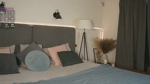 Micky  love online show from November 4, 7:52 pm