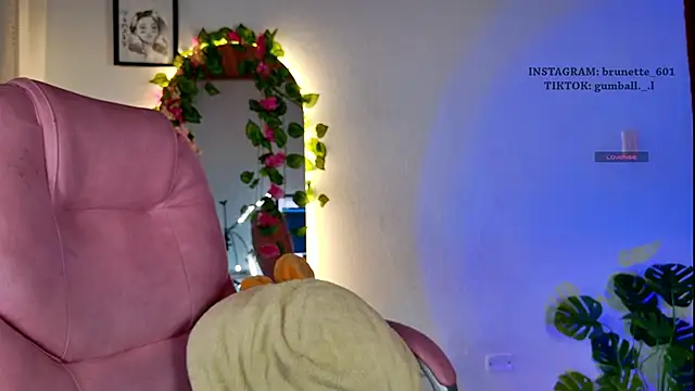 paula brunette online show from April 7, 2:57 am