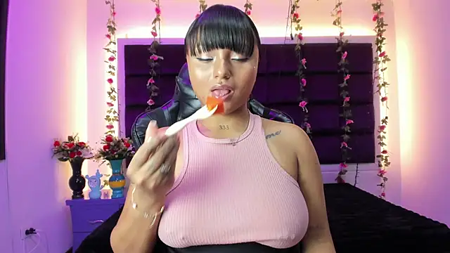 sweelanna   online show from July 14, 2:05 am