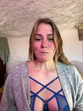 selenaluvv online show from January 11, 3:39 pm