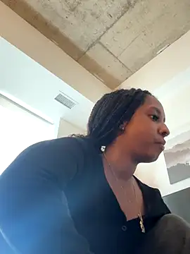 Your Paris online show from November 13, 7:35 pm