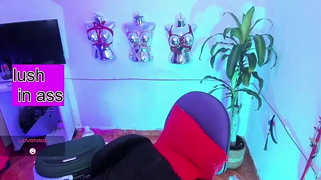LucyStrike  online show from June 6, 12:17 am