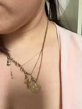 Luccreccia  online show from March 28, 9:53 am