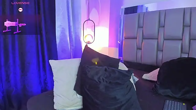 Emily Gil1 online show from January 10, 6:45 pm