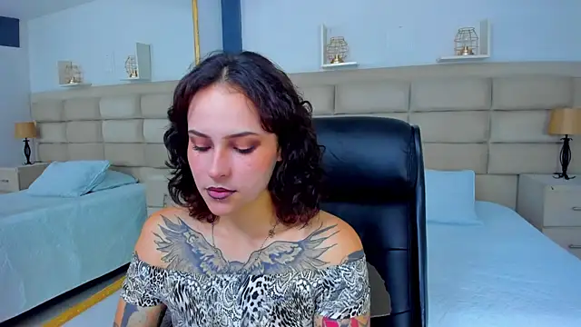 AnnyThompson  online show from November 4, 8:36 pm