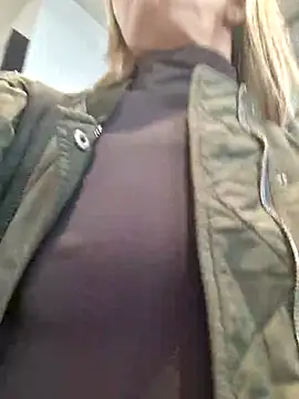 Miss    Mia  online show from November 25, 11:45 am