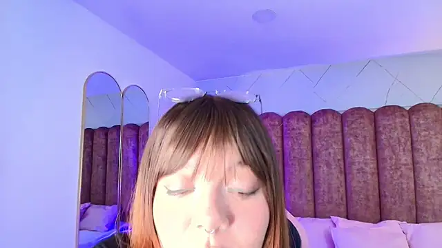 Fluffy Bubble21 online show from March 6, 5:35 am