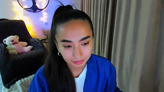 worldofkim online show from November 27, 12:19 pm