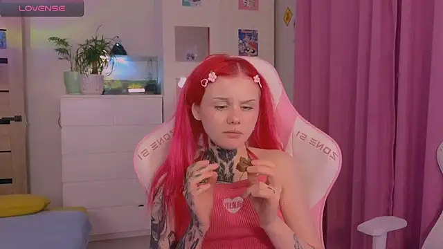 Britney Lynch online show from November 14, 11:05 pm