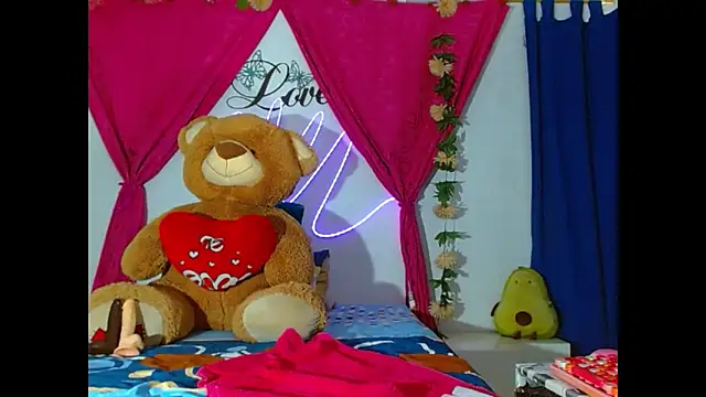 natashakissess online show from March 5, 4:58 pm