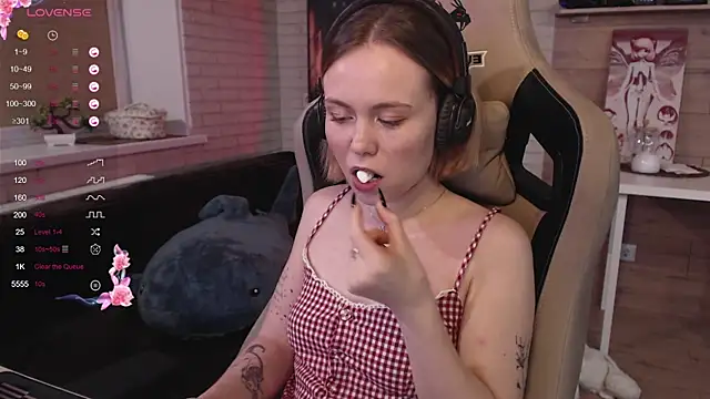 Snapshot of lucy_mirror chatting on October 15, 9:28 pm lucy mirror online show from October 15, 9:28 pm