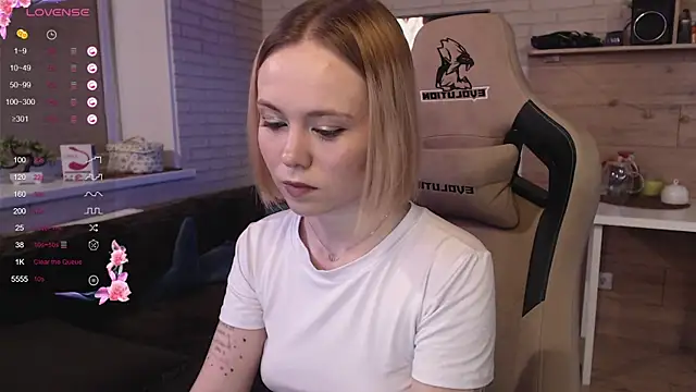 Snapshot of lucy_mirror chatting on September 13, 9:12 pm lucy mirror online show from September 13, 9:12 pm