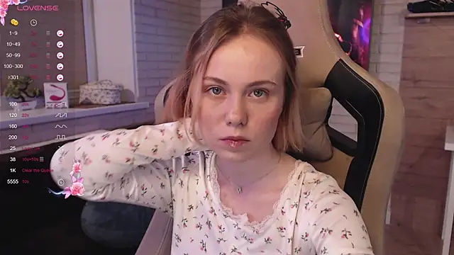 Snapshot of lucy_mirror chatting on October 9, 8:57 pm lucy mirror online show from October 9, 8:57 pm