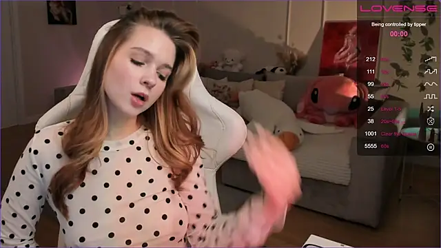 Frau Lina online show from December 3, 3:25 pm