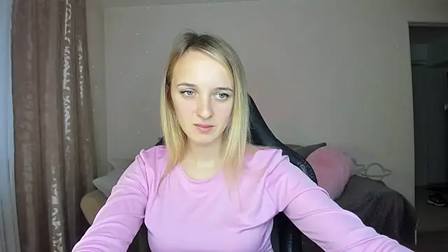 Snapshot of RouseReed chatting on October 23, 12:33 pm RouseReed online show from October 23, 12:33 pm