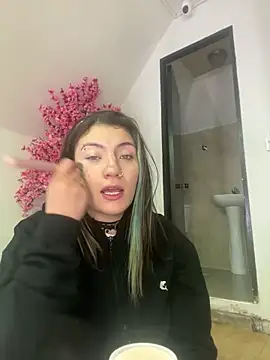 Broklinwhite  online show from May 30, 1:31 pm
