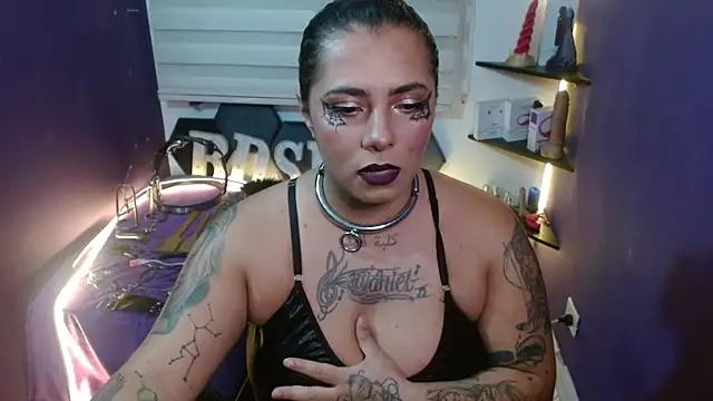 Snapshot of Alexa_Slavehot777 chatting on October 21, 1:31 am Alexa Slavehot777 online show from October 21, 1:31 am