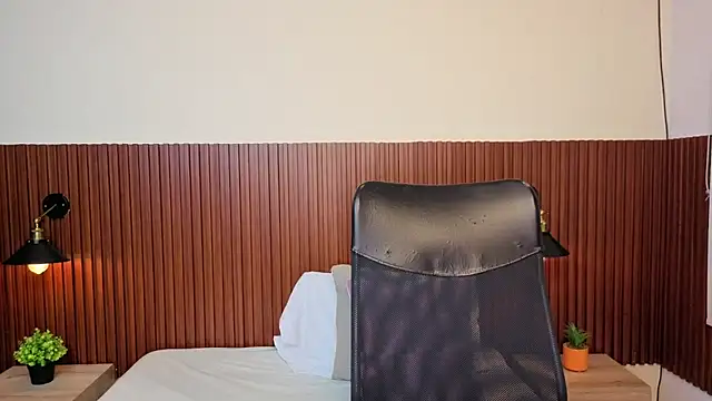 chanel brunette online show from February 19, 12:05 pm