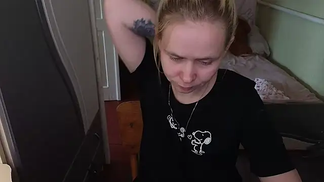 Riley Roo online show from March 26, 9:22 am