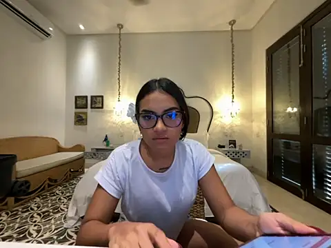 Riana Kean online show from November 2, 7:50 pm