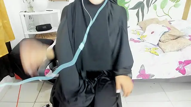 chaymae nah  online show from October 19, 8:44 pm