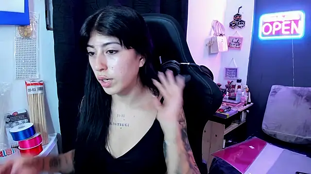 chaymae nah  online show from April 22, 1:57 am