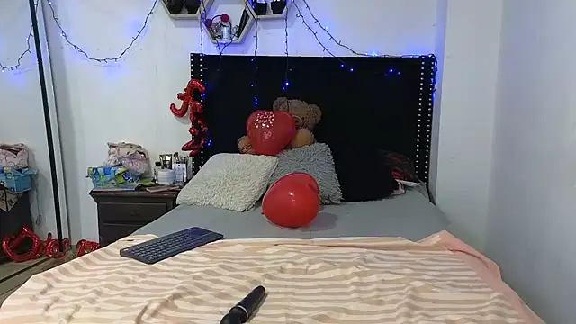 Snapshot of charlotte_077 chatting on September 24, 3:05 am charlotte 077 online show from September 24, 3:05 am