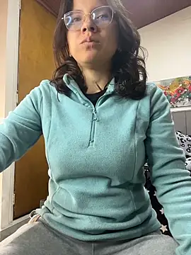 karlamorris  online show from March 26, 1:35 pm