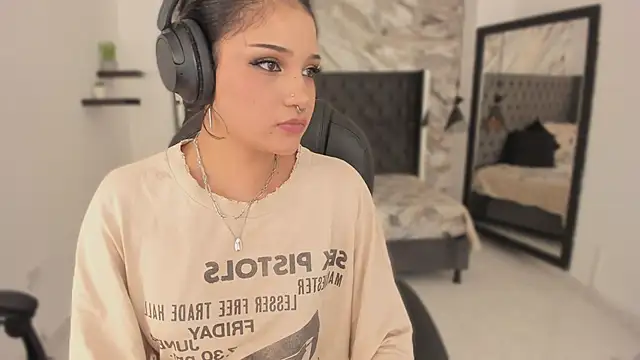 renee shelby  online show from April 21, 8:49 pm