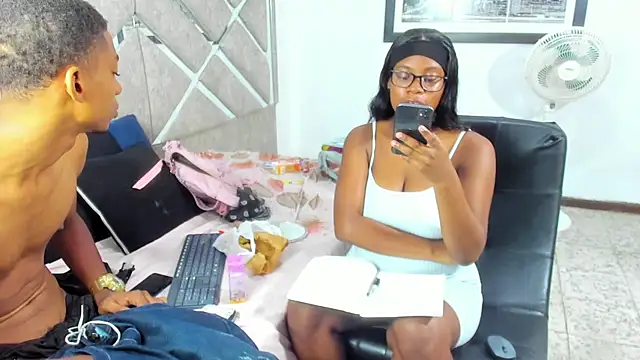 EvaxEmma online show from April 13, 1:56 pm