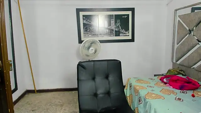 EvaxEmma online show from November 13, 12:59 pm