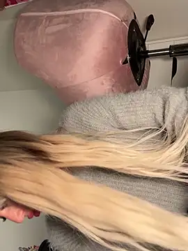 yaprakmericc online show from November 17, 9:04 pm