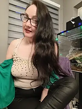 Snapshot of CamilleDesire chatting on October 21, 4:55 pm CamilleDesire online show from October 21, 4:55 pm