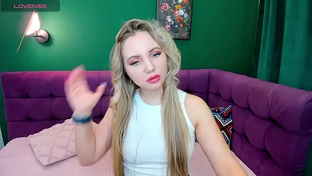 EvaMoran online show from October 12, 1:41 am