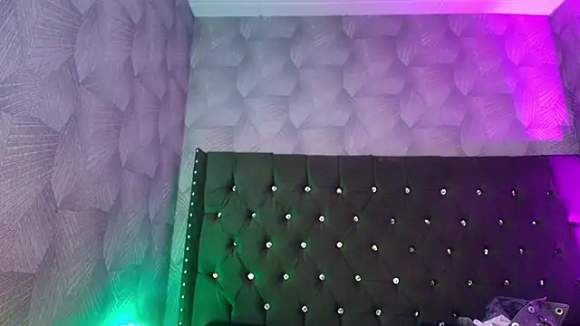 AnnaliOlsenX online show from June 24, 7:35 pm