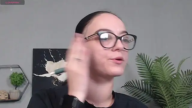 IzabelllNoir online show from April 6, 6:25 am