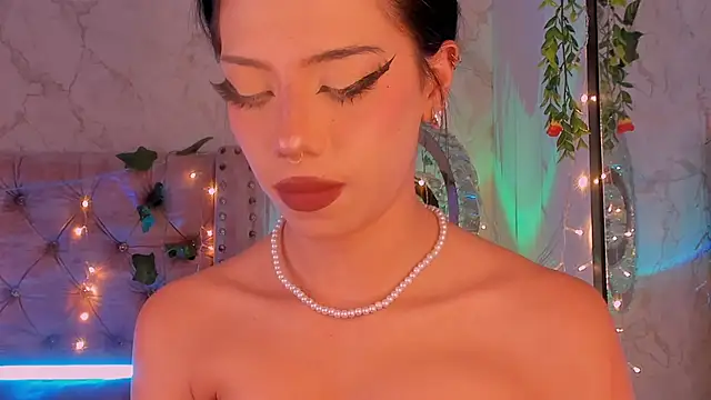 NahomyCute  online show from December 2, 7:10 am