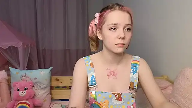 PrincessLittleKiki online show from April 21, 7:10 pm