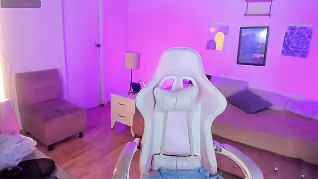 Aliciia cute1 online show from October 14, 9:50 pm