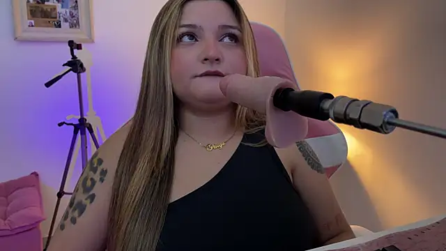 SweetPaige  online show from March 6, 12:06 am