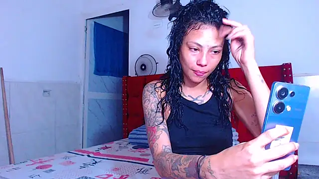 Triogirlhorny  online show from May 2, 9:51 pm