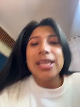 LinnaGardenia online show from February 2, 9:47 pm