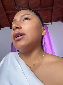 LinnaGardenia online show from March 11, 5:48 pm